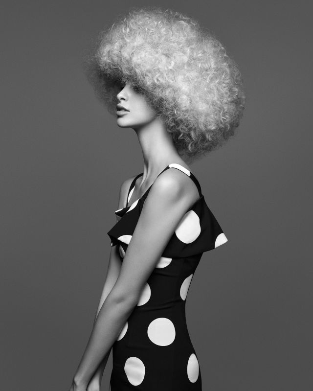 Epoque Kollektion Hair: Krysia Eddery Photographer: Tony Le-Britton Styling: Bernard Connolly	 Make-Up: Round 2 images: Rose-anna Velin