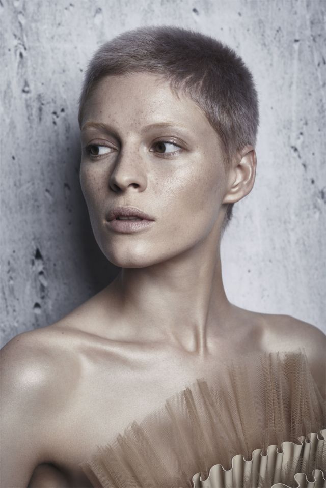 RAW Collection Hair: Christophe Gaillet pour L’Oréal Professionnel Photo: Weronika Kosinska Make-up: Izabela Szelagowska Stylism: Joanna Wolff Production: MKproduction